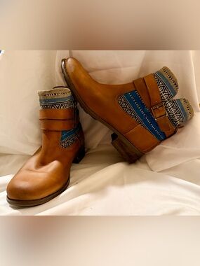 CAT Bethany Boots Womens 7.5 Wide Brown Leather Tribal Boho Ankle Boot P308581